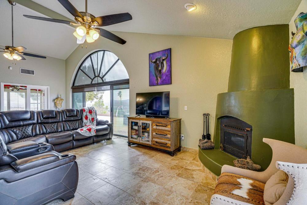 Views and Fire Pit Hilltop Retreat in Rio Rico!